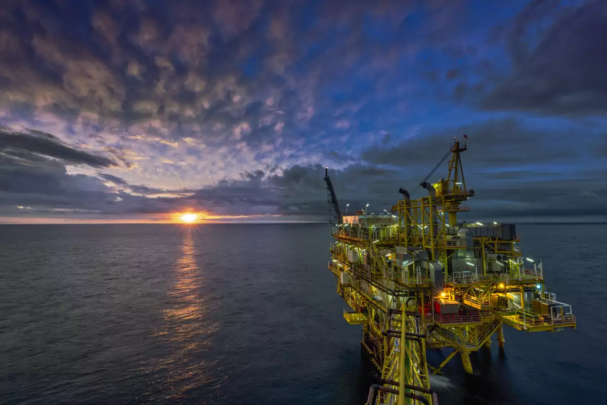  A Pemex le cuesta caro querer ser autosuficiente: ingresos por exportaciones se desploman en 2025