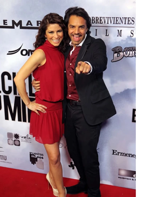 El comediante y la cantante acudieron a la función de la cinta El Cielo en tu Mirada donde actúa Aislinn, hija de Derbez.