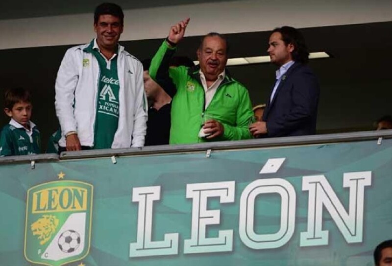 Arturo Elías Ayub, Carlos Slim y el presidente del equipo observaron el encuentro desde uno de los palcos.