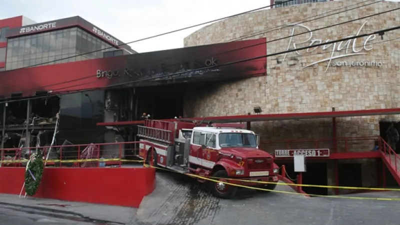 bomberos en el casino royale