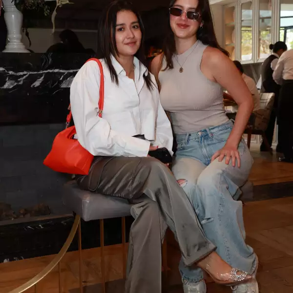 Andrea Hernández y Karena Flores