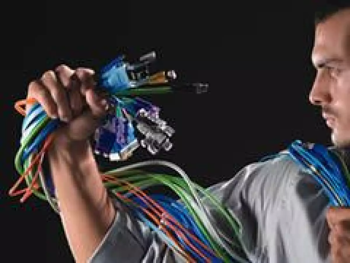 Las pistas de dispositivos o redes de equipos ligados a la maquinaria dejar�n de ser elementos aislados en la producci�n o ajenos a la gerencia. (Marc Fauche)
