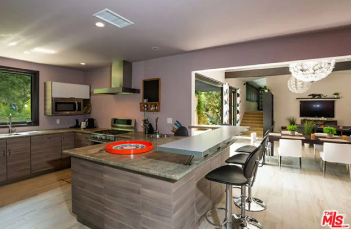 La cocina-comedor de la nueva propiedad de Miley Cyrus.