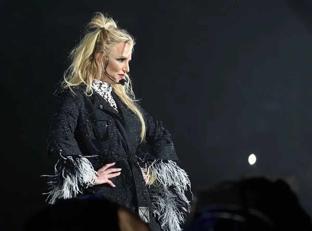 102.7 KIIS FM's Jingle Ball - Show