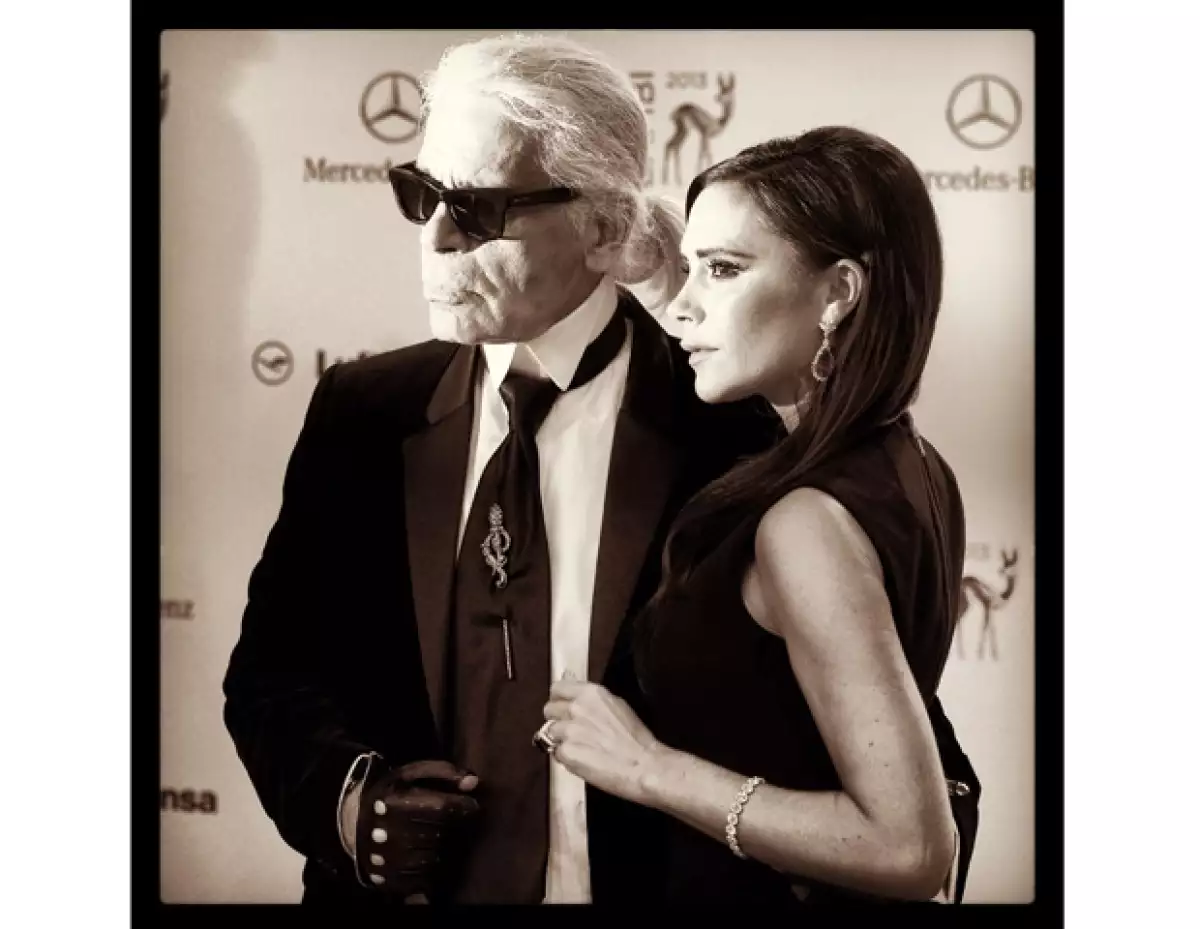 Desde la alfombra roja Victoria y Karl demostraron su apoyo.