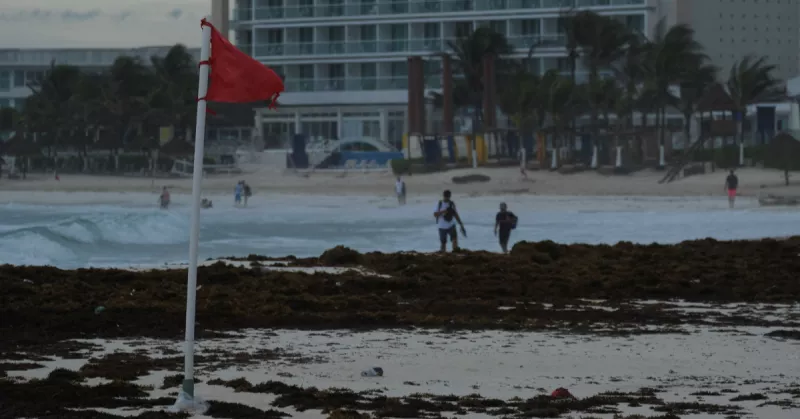 bandera-roja-cancun.jpg
