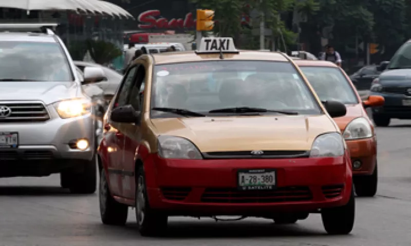 Las regulaciones a taxis han protegido todo tipo de prácticas monopólicas. (Foto: Notimex)