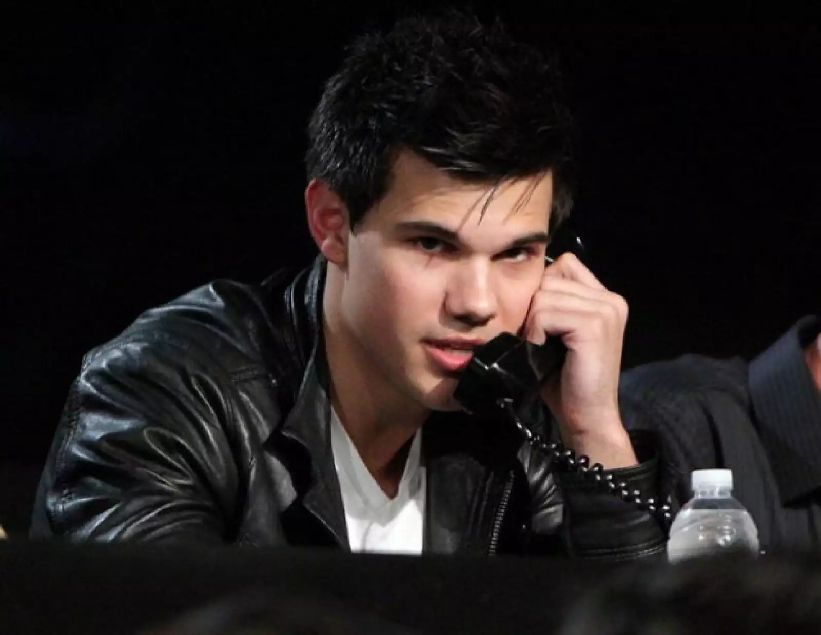 El actor durante su participación en el Teletón Hope For Haiti Now: A Global BenefitFor Earthquake Relief en los Estudios Kaufman de Queens, Nueva York.