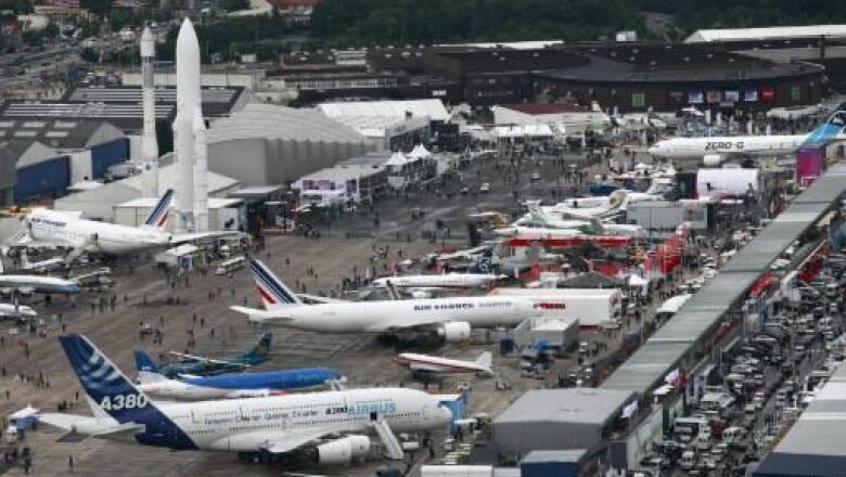 El aeropuerto Le Bourget, cerca de París, es la sede de la actual edición de la Feria Aeronáutica en donde se dan cita los principales fabricantes de aeronaves y representates de aerolíneas.