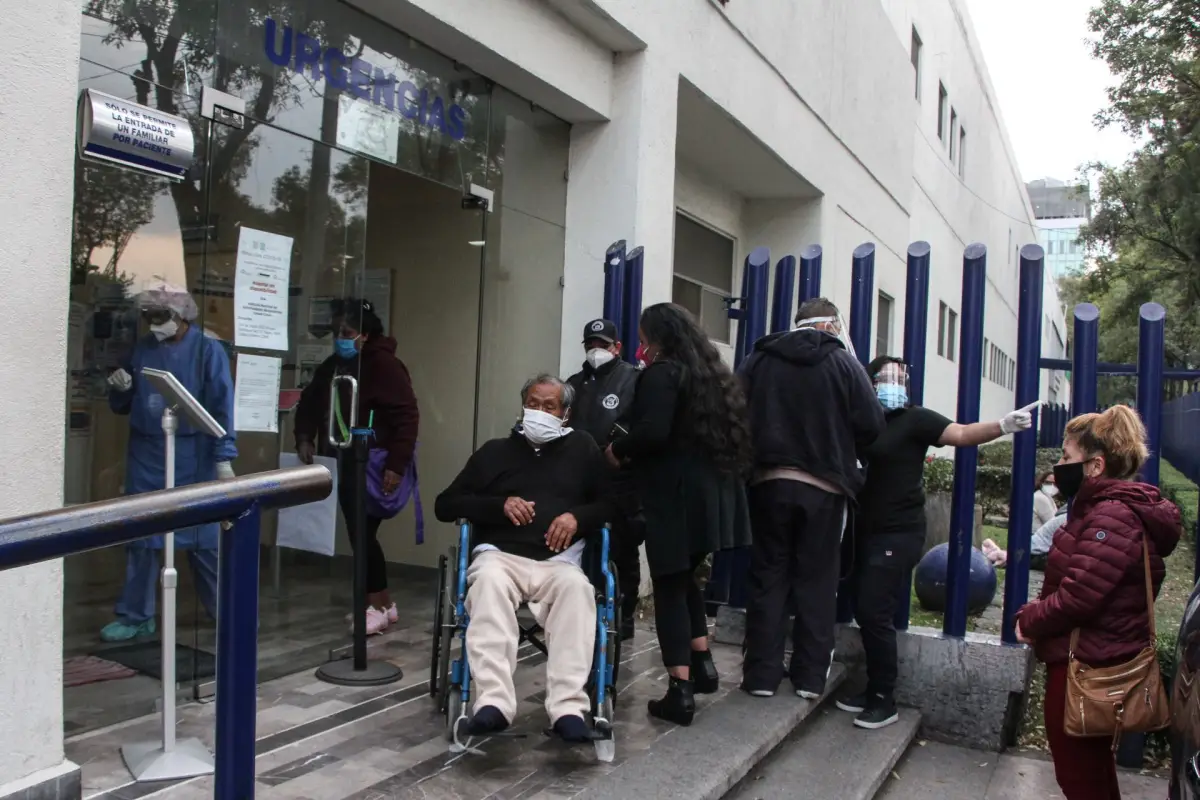 Familias esperan a sus pacientes en el INER