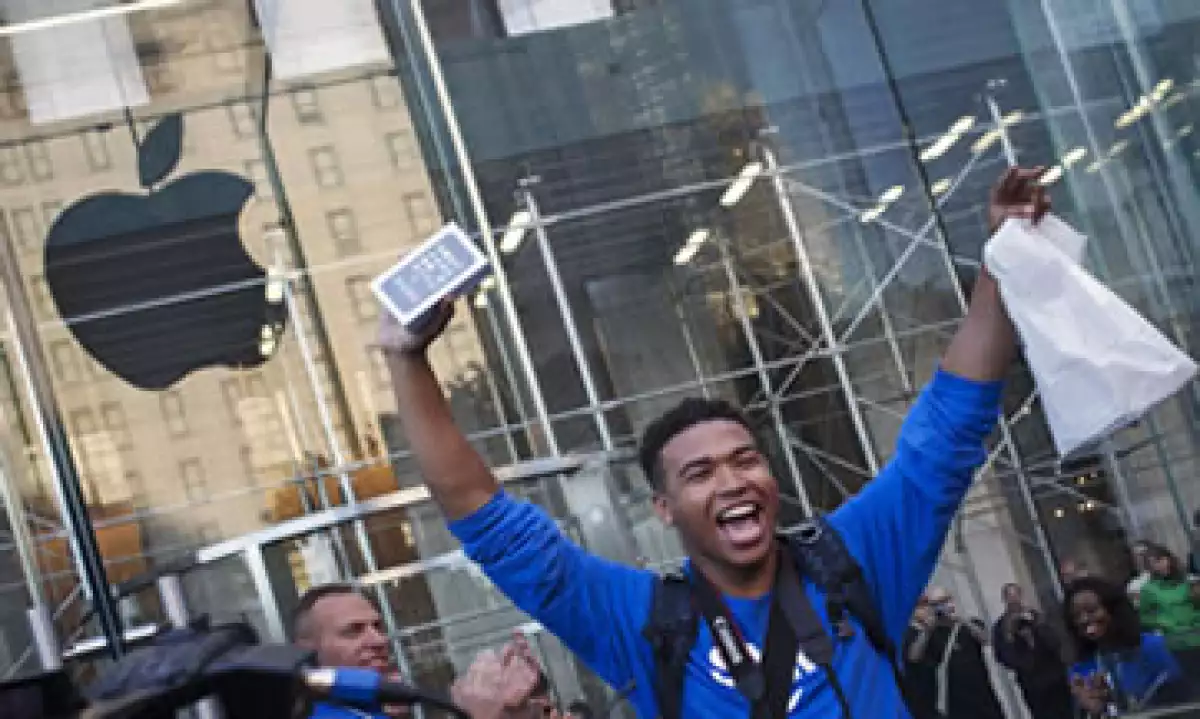 Analistas dudan que la tecnología del iPhone 5S sea lo suficiedntemente espectacular para persuadir a los clientes a cambiar de teléfono. (Foto: Reuters)