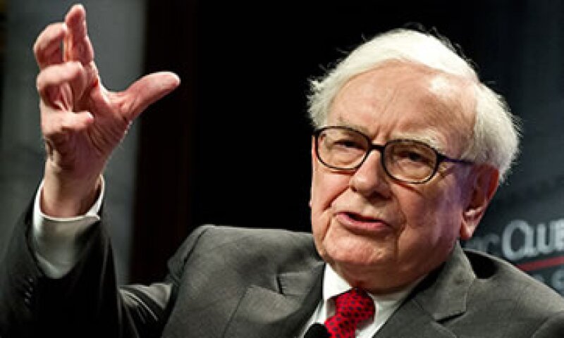 Buffett dijo que entiende que la política de compra de activos es un esfuerzo por estimular la economía ante la inmovilidad del Congreso de EU. (Foto: Cortesía CNNMoney.com)