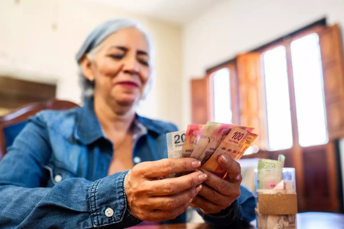 Las rendimientos de los Cetes bajan esta semana, ¿qué plazo tiene mejor tasa para invertir?