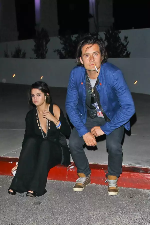 La pareja charlaba cuando fueron fotografiados.