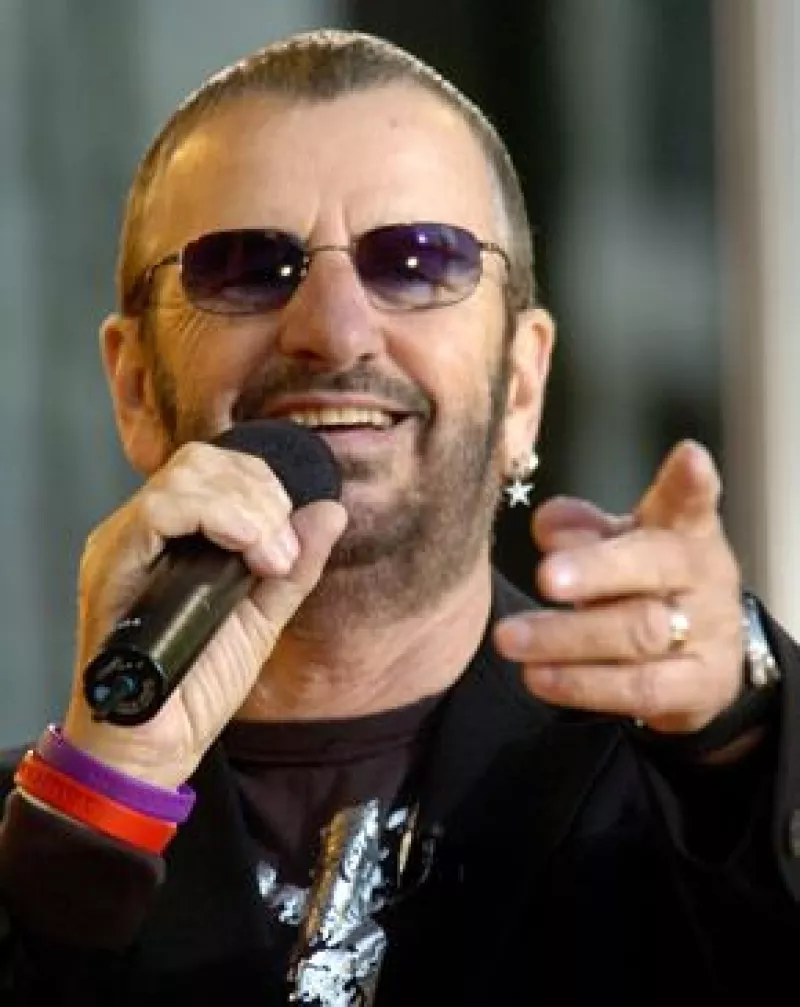 El músico británico pidió a sus admiradores que ya no le envíen cartas pidiendo su firma.