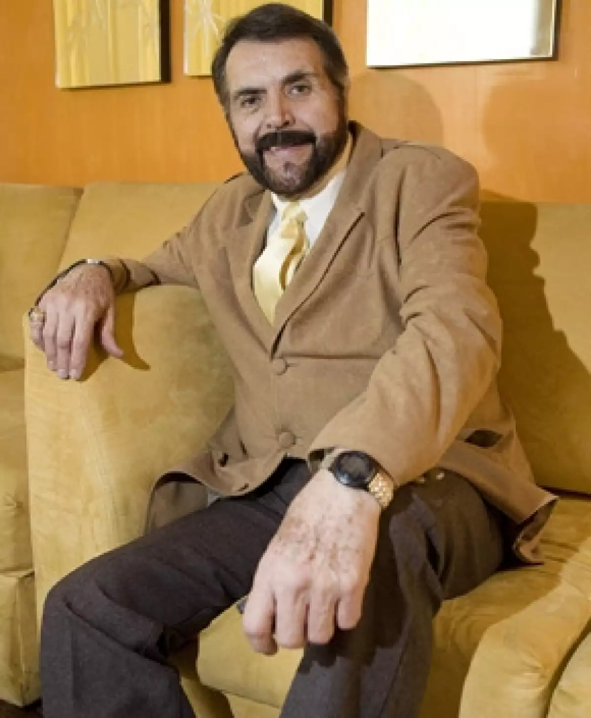 El también cantante falleció la tarde de este lunes a causa de una bacteria, luego de que hace unos días fue operado del cáncer de colon que le fue detectado hace un mes.