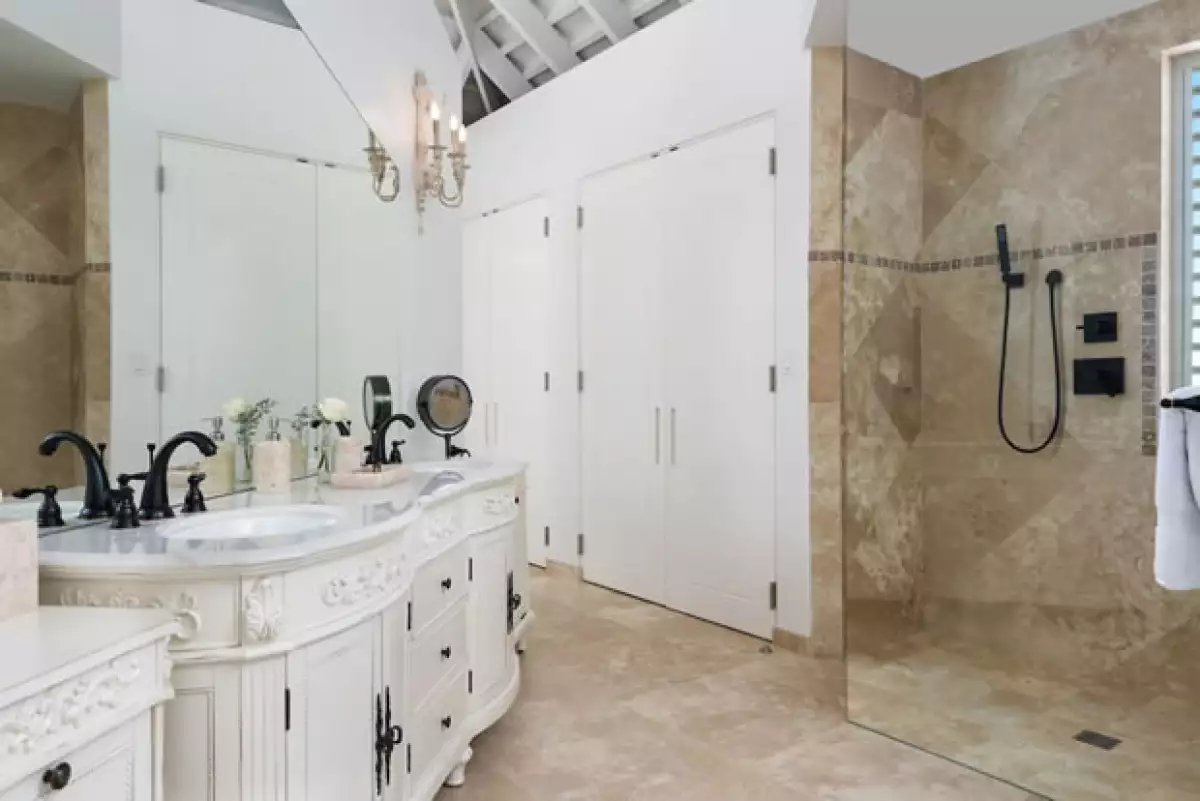 Baño de la recámara principal.