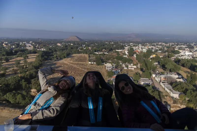 Dinner in the Sky She's Mercedes