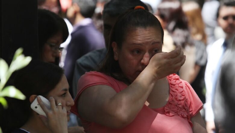 A través de su cuenta de Twitter, el presidente Felipe Calderón indicó que el sistema de salud opera con normalidad, “salvo algunos vidrios rotos y otros daños menores”.