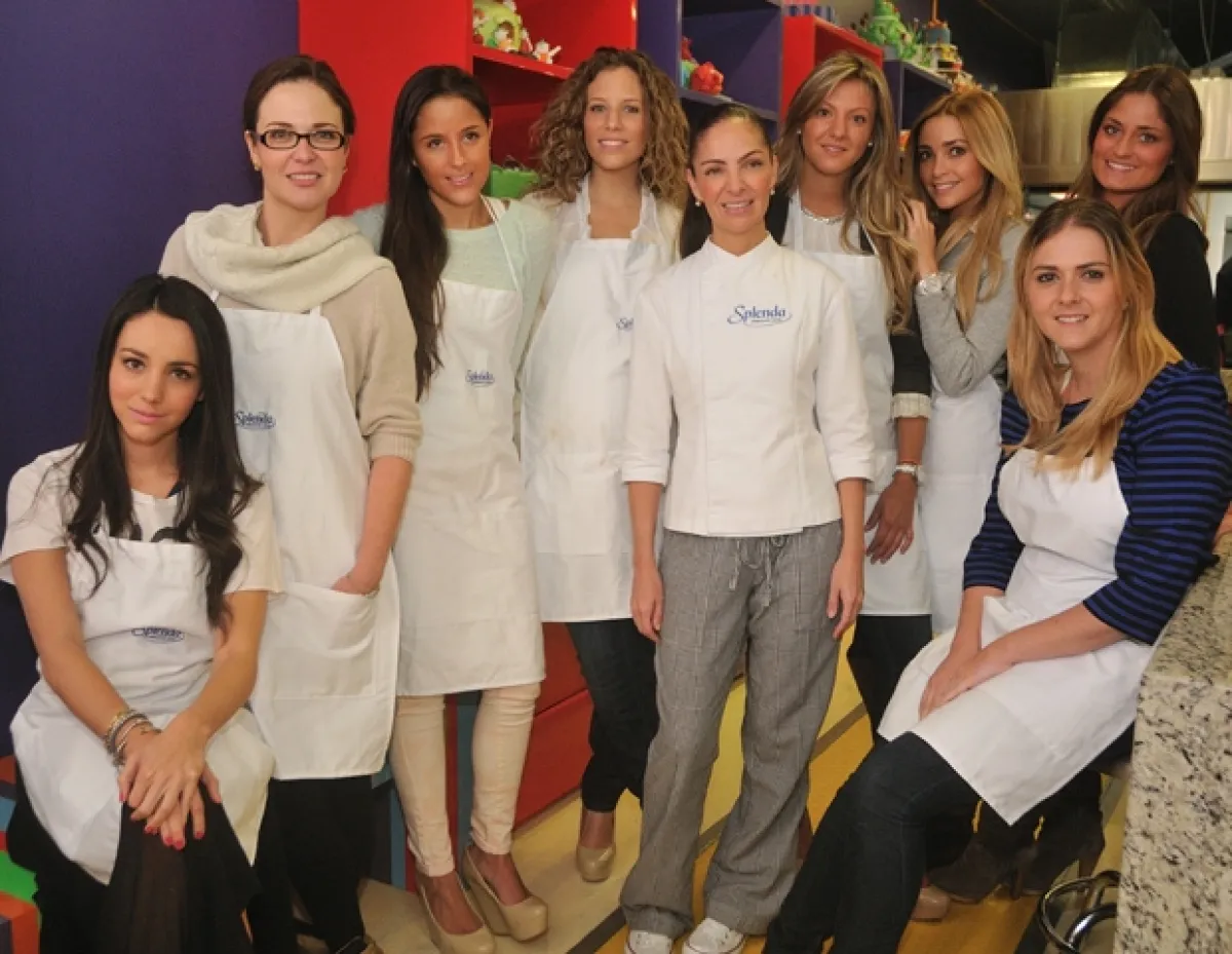 La chef rodeada de sus exclusivas alumnas.