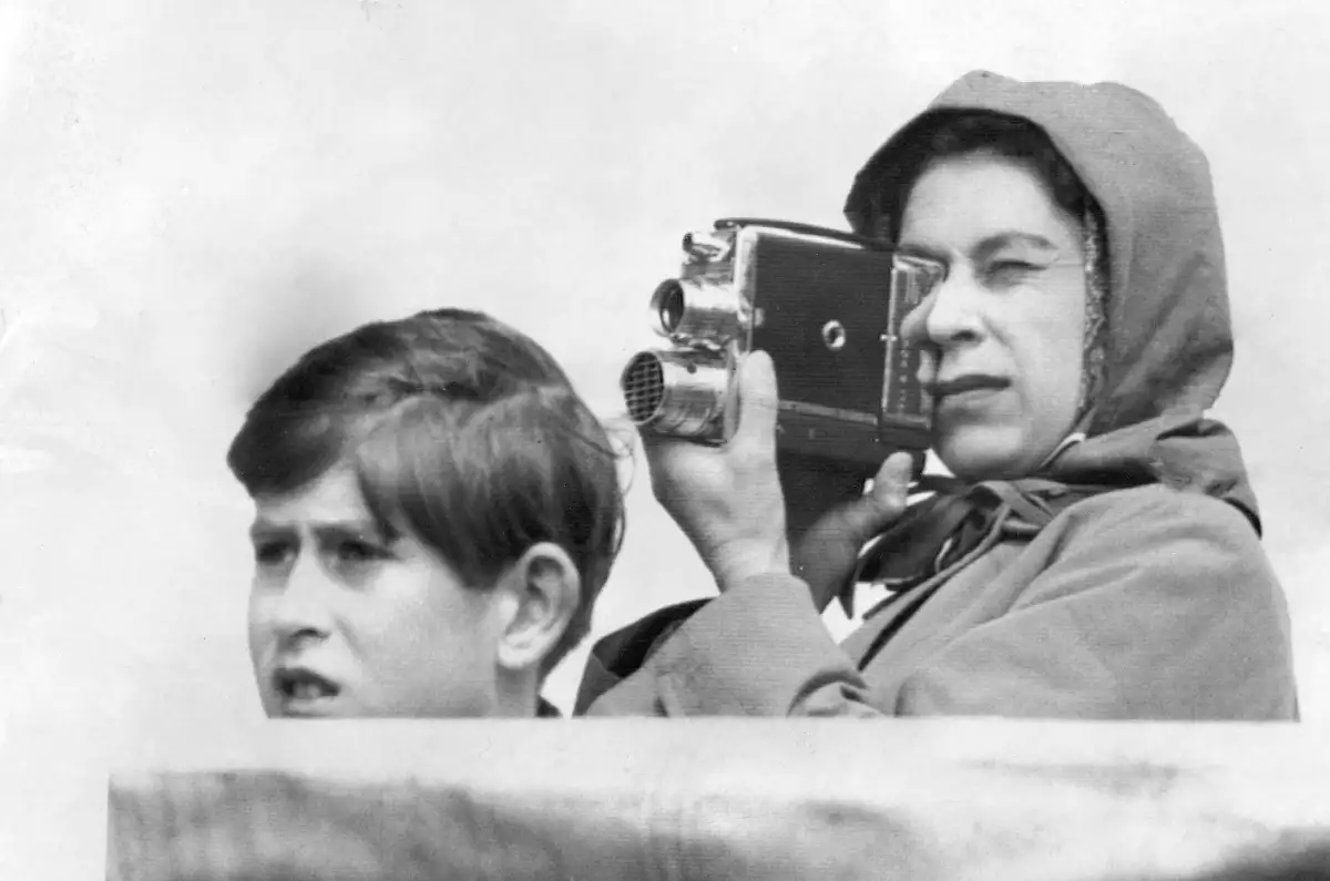 Príncipe Carlos y la reina Isabel II