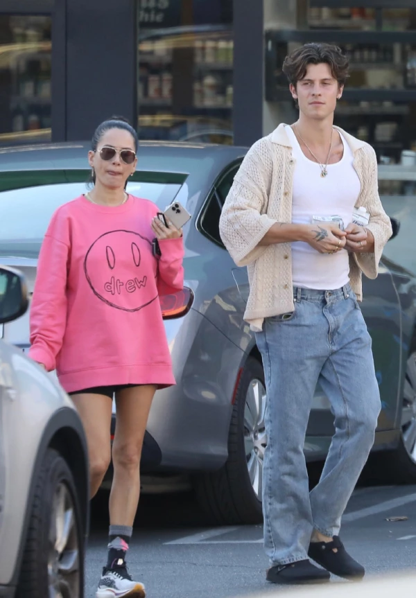 Shawn Mendes is caught on a date with Jocelyne Miranda