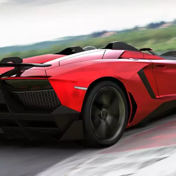 Tiene llantas de aleación de 20 pulgadas en el eje delantero y 21pulgadas para el trasero.