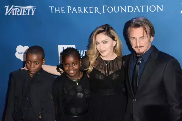 David Bana y Mercy James sorprendieron en su primera alfombra roja del año, pues a sus 10 y 9 años de edad, se ven como todos unos adolescentes.