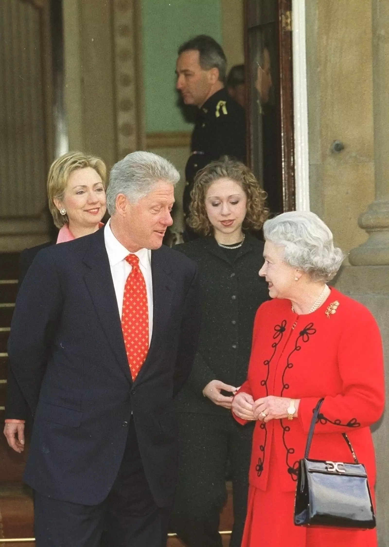Reina Isabel II y Bill Clinton