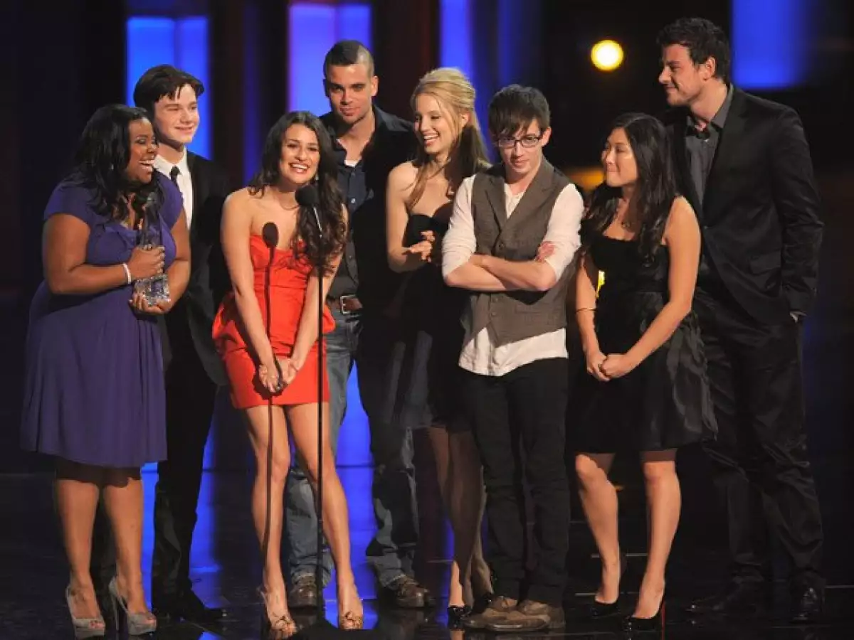 Los protagonistas de Glee aceptaron el premio a la nueva comedia favorita de TV.