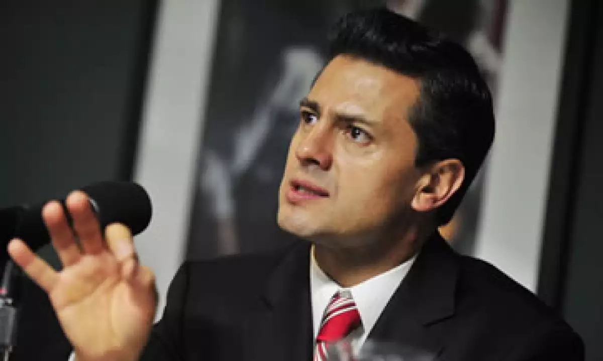 Peña Nieto atribuyó a Krauze un libro escrito por Carlos Fuentes. (Foto: Notimex)