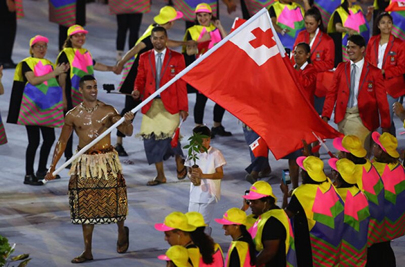 Durante la inauguración de los Juegos Olímpicos, un atleta rompió el Internet gracias a su físico totalmente lleno de aceite: él es Pita Taukatofua, de Tonga.