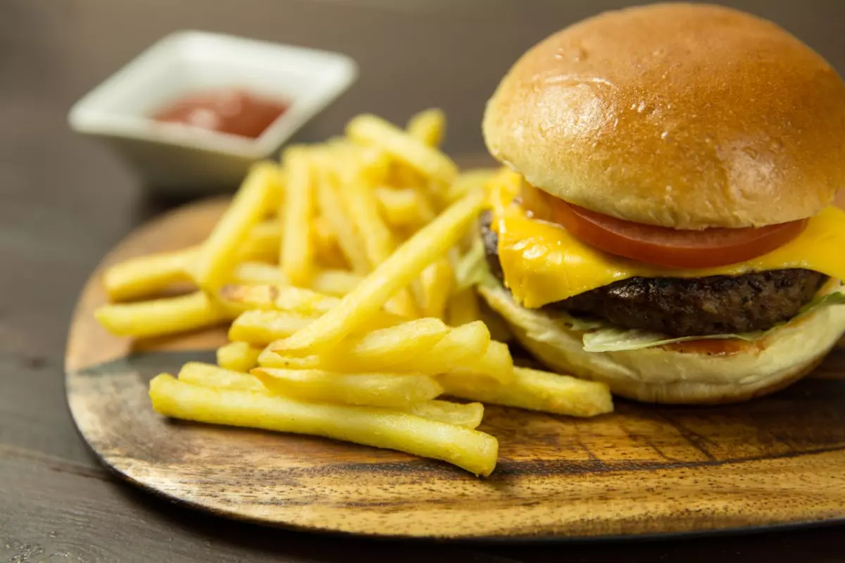 ¿Conoces los peligros de la comida rápida?