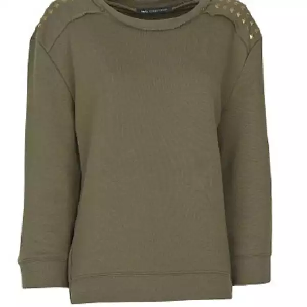 Mango también ofrece sudaderas de inspiración militar.