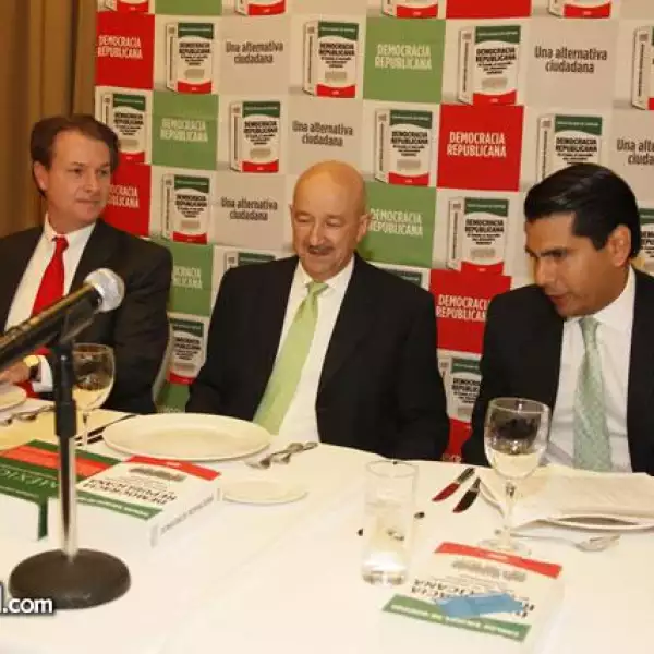 José Luis Romero Hiks,Carlos Salinas de Gortari y José Carlos Ramírez