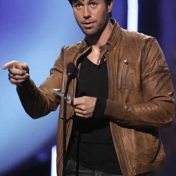 El intérprete español fue el artista más premiado de la noche al recibir nueve Premios Billboard, entre ellos el de Artista Latino del Año.