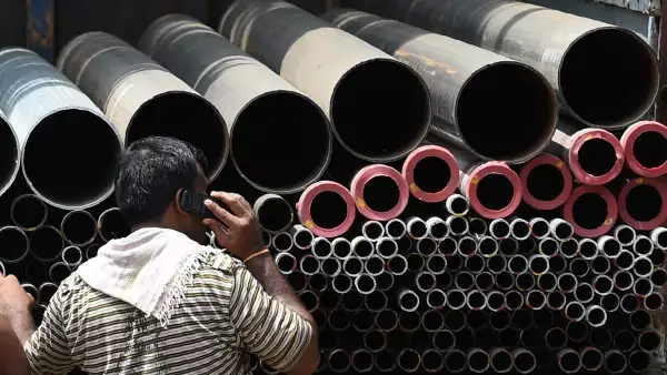 México, EU y Canadá piden a los mayores productores que asuman un fuerte e inmediato compromiso para abordar el problema del exceso de capacidad de la industria siderúrgica.