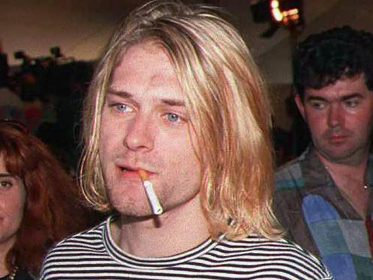 Frases de Kurt Cobain (cantante de Nirvana fumando)
