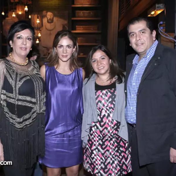 Elsa Baron Gaxiola,Gina Barba,Maritza Frias y Guillermo Castro