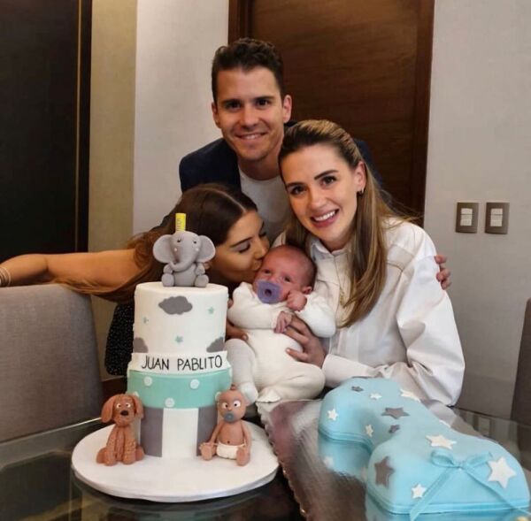 Primer mes del hijo de Eruviel Ávila y María Irene Dipp 2.jpg