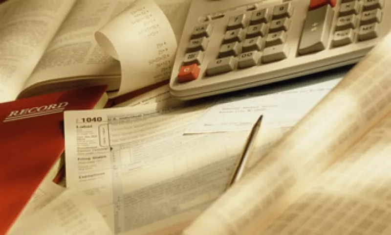 En los 34 países de la OCDE, la carga fiscal sobre los ingresos laborales aumentó a 35.06% en 2012.  (Foto: Getty Images)