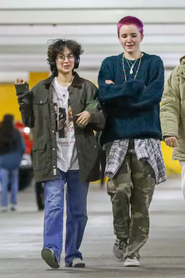 EXC Fin Afleck, Emme Muñiz