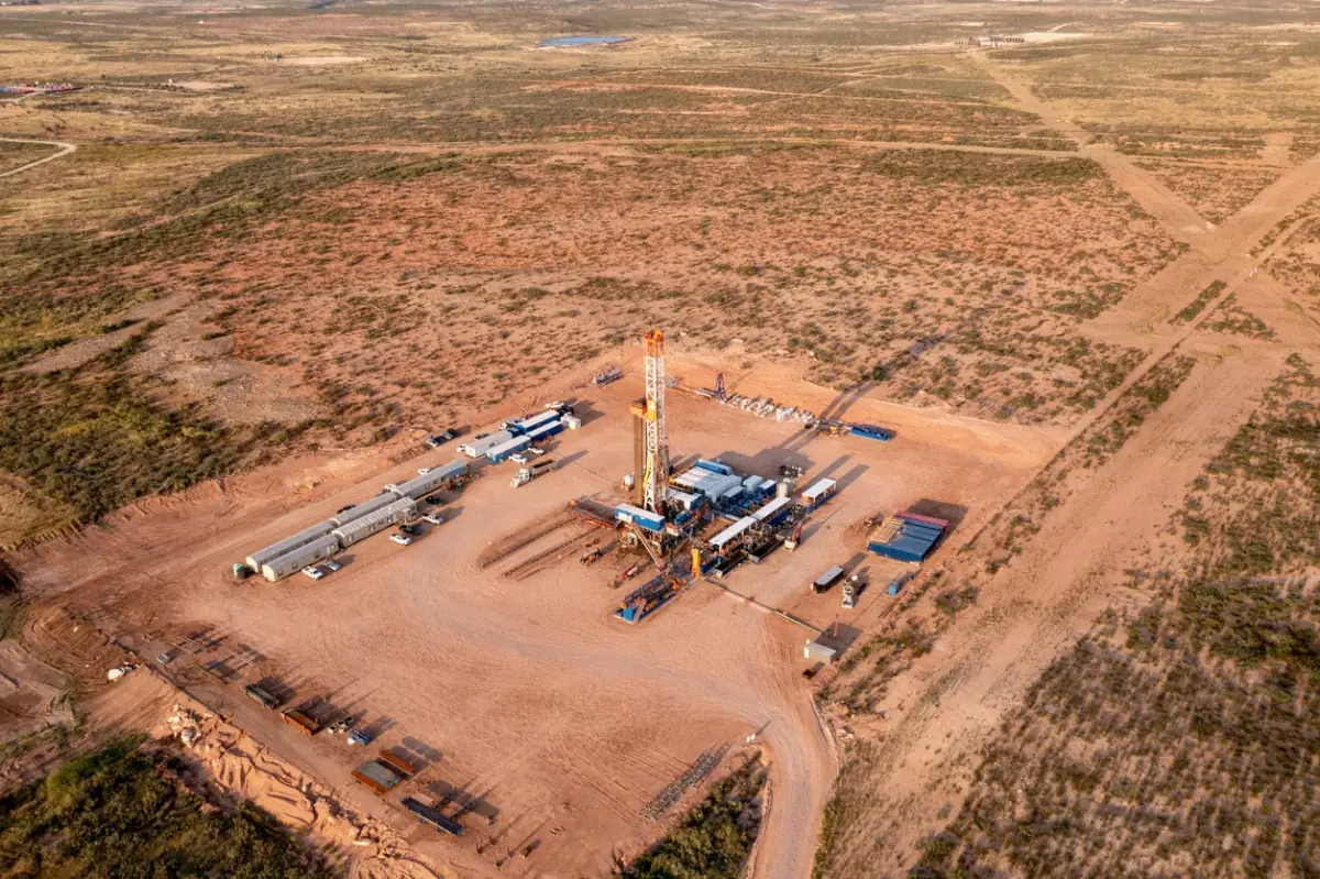 La producción nacional de gas natural apenas alcanza los 2,300 millones de pies cúbicos diarios de gas, pero la meta es elevarlo a 5,871 millones de pies cúbicos para 2030