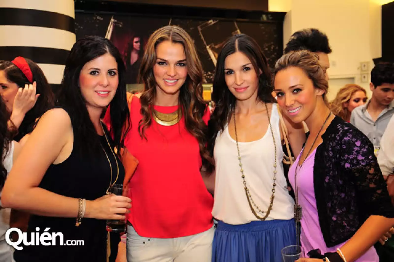 Lourdes Llamas,Lorenza Fejervary,Ross Valdivia,Cindy Peña