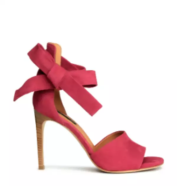 Zapatos en piel, H&M, $1,600; Antea, Querétaro.