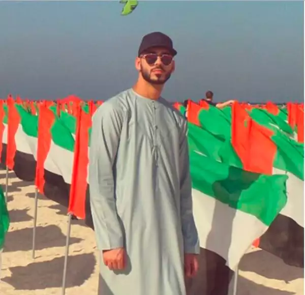 Este miércoles es un día especial en los Emiratos Árabes Unidos, pues se celebra la Fiesta Nacional de su fundación, festividad que los newlyweds no podían perderse.