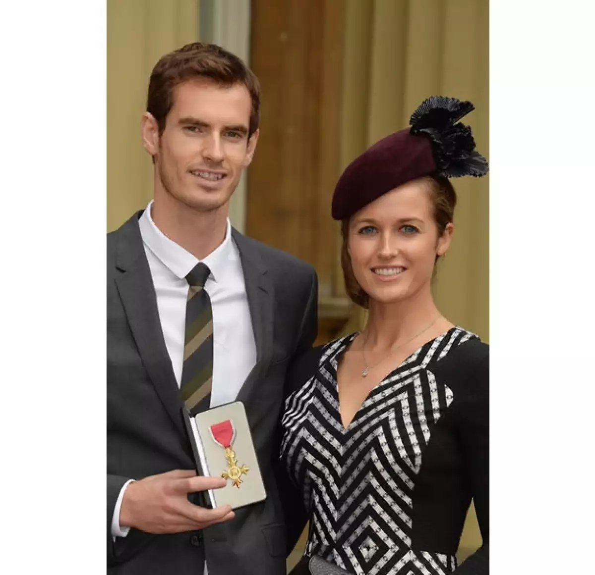El príncipe Guillermo fue el encargado de hacer su primer ceremonia de investidura el día de hoy en el nombre de su abuela, la Reina Isabel II; el honrado fue el tenista británico.
