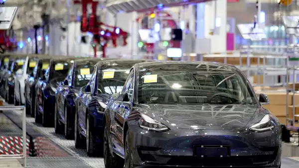 (Planta productora de autos Tesla)