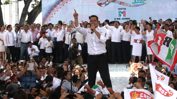 El abanderado del tricolor, Alejandro Murat, es acusado de no cumplir con el requisito de la residencia.