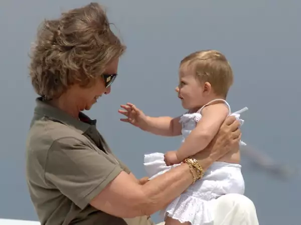 La Reina es una abuela muy cariñosa con sus 8 nietos. Aquí con Leonor, heredera a la Corona, hace 7 años.